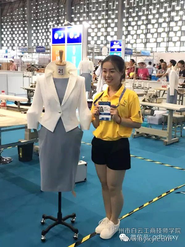 5、陈钰娴和她的作品.JPG